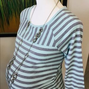 Liz Lange Maternity shirt side ruching